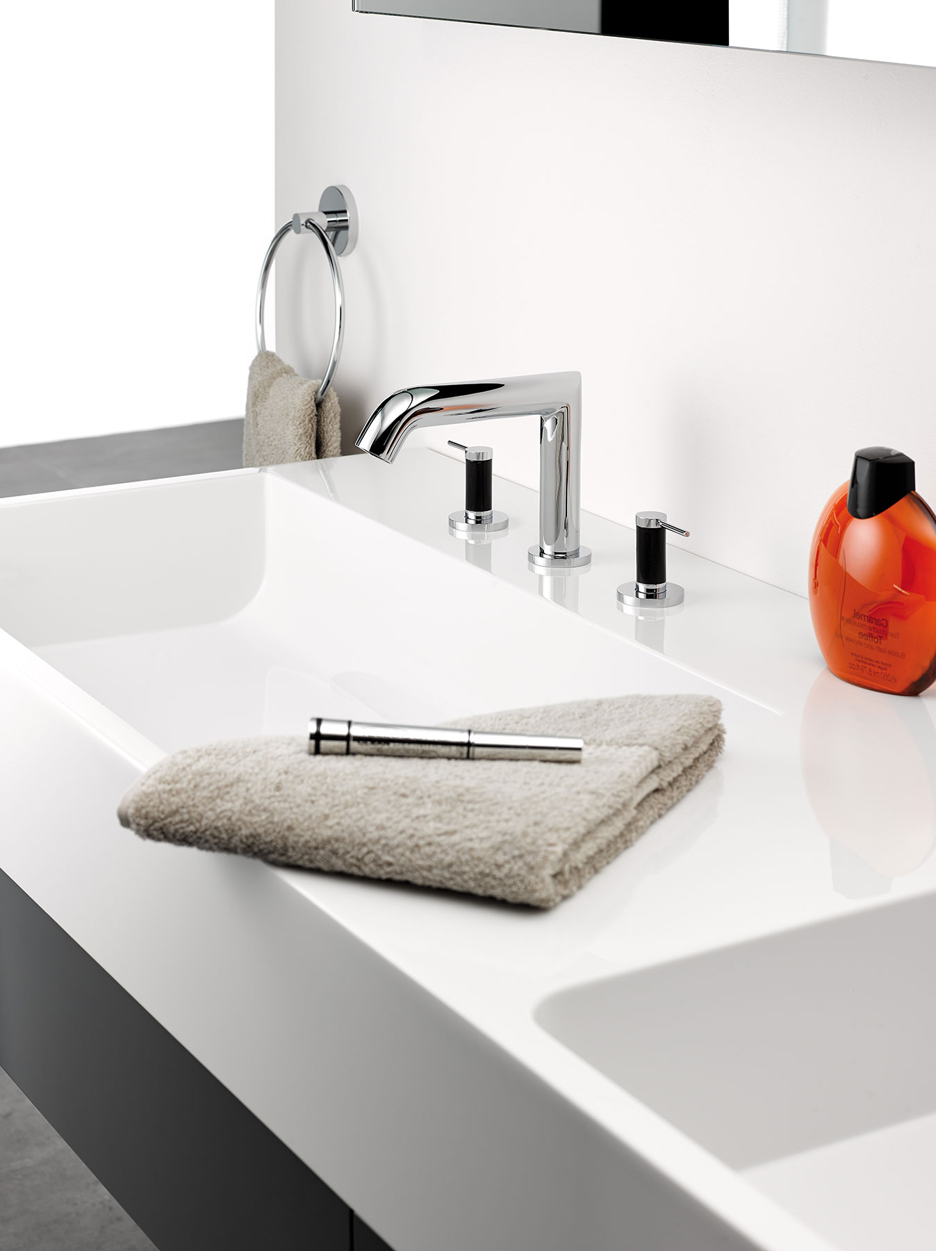 Modern Anoa Deck Mount Faucet