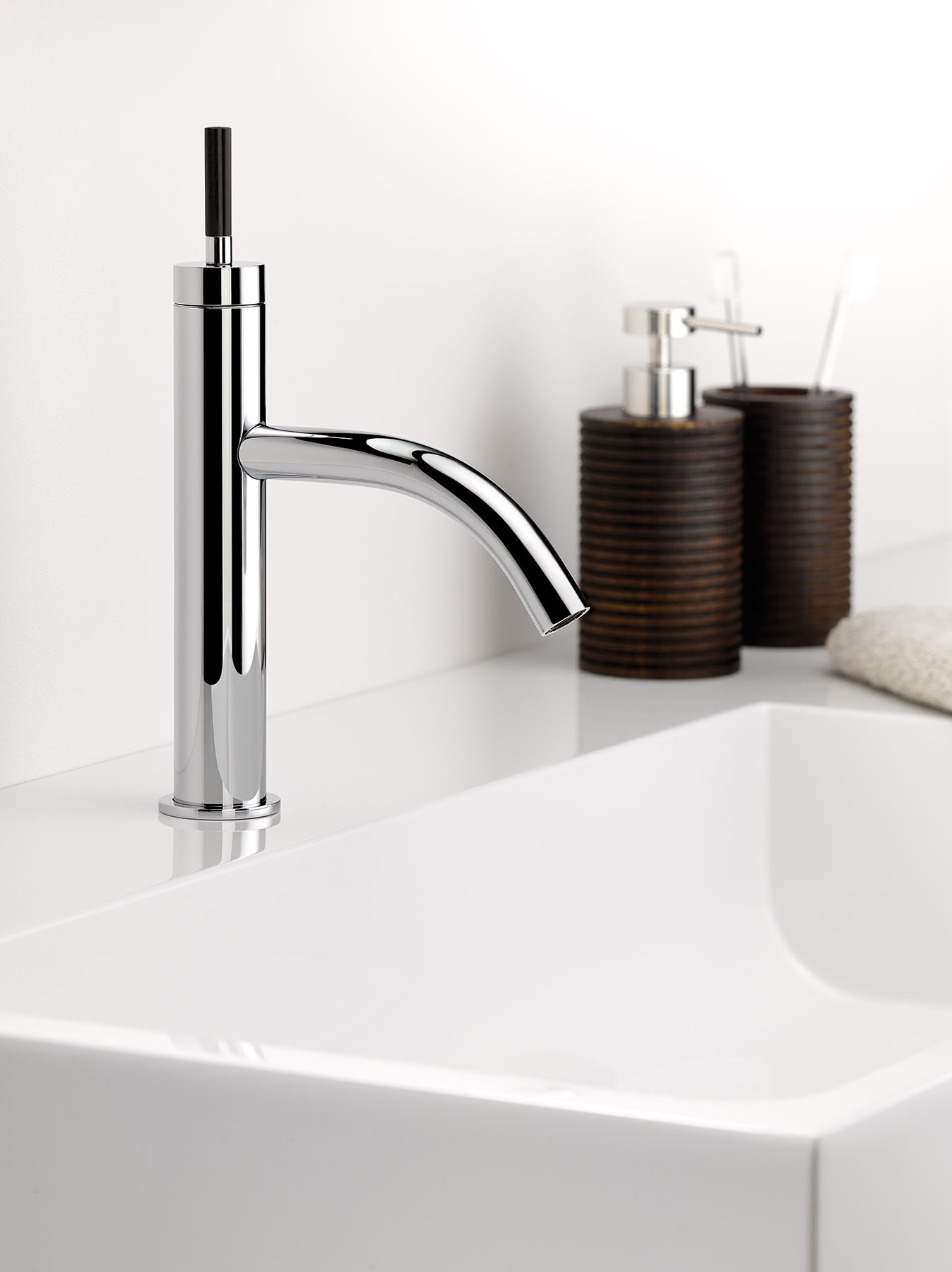 Modern Anoa Deck Mount Faucet