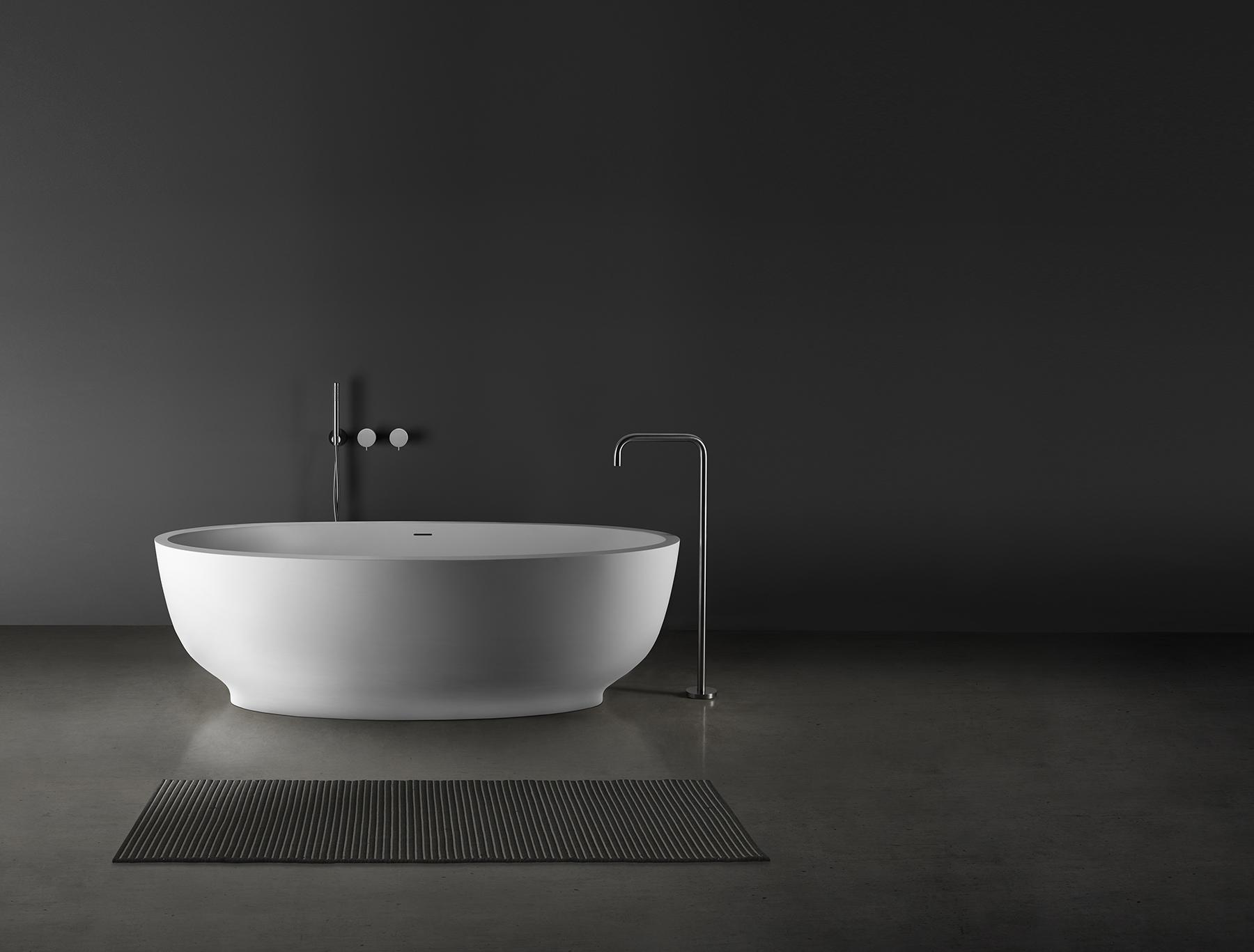 Modern Fini Freestanding Oval Bathtub