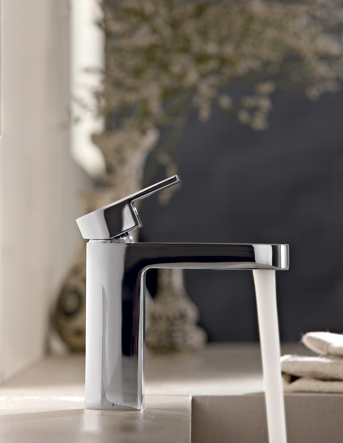 Modern Mare Deck Mount Faucet