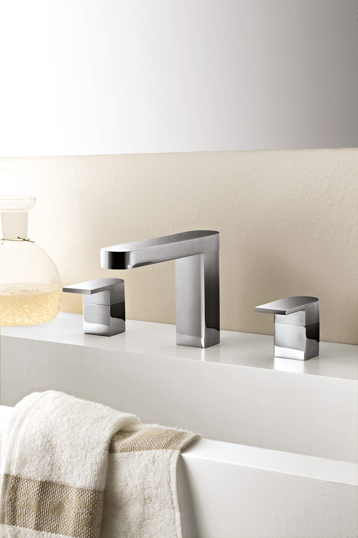 Modern Mare Deck Mount Faucet