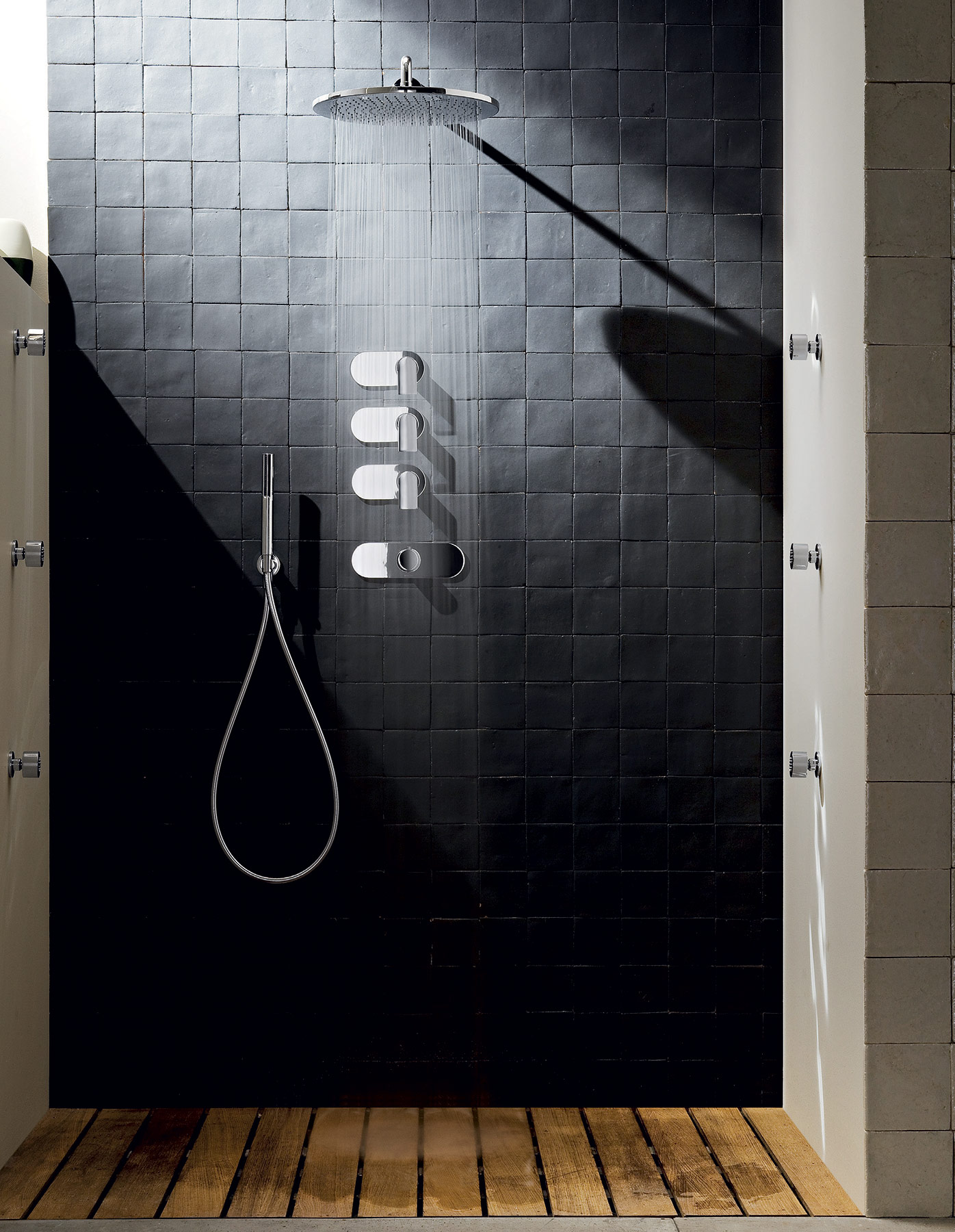 Modern Mare Wall Mount Shower Set