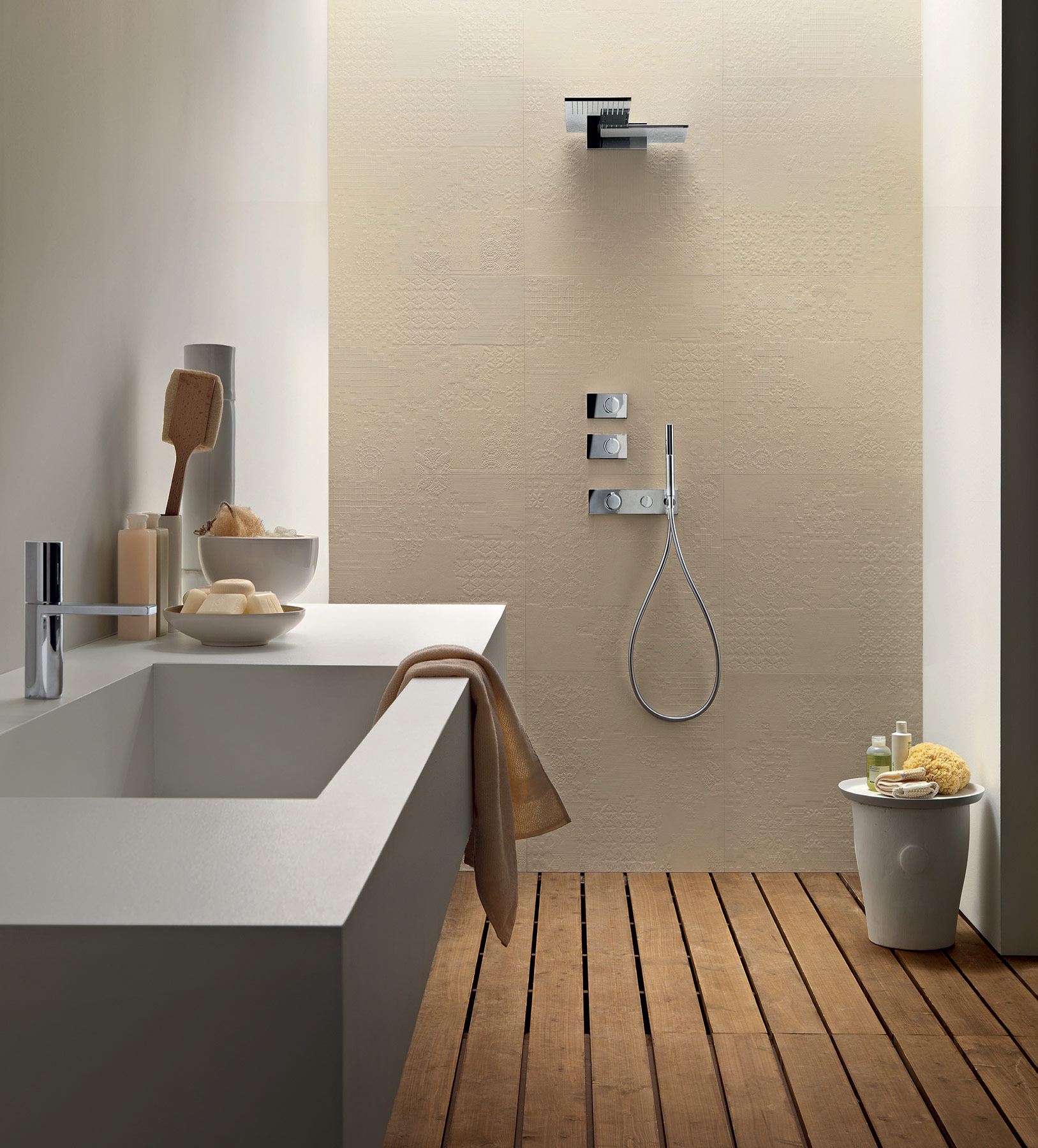 Modern Milano Wall Mount Shower Set