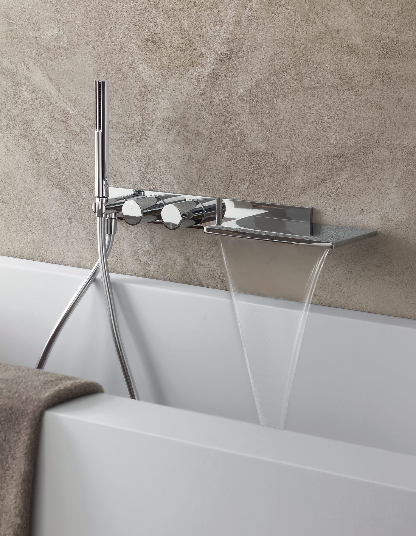 Modern Milano Wall Mount Tub Set