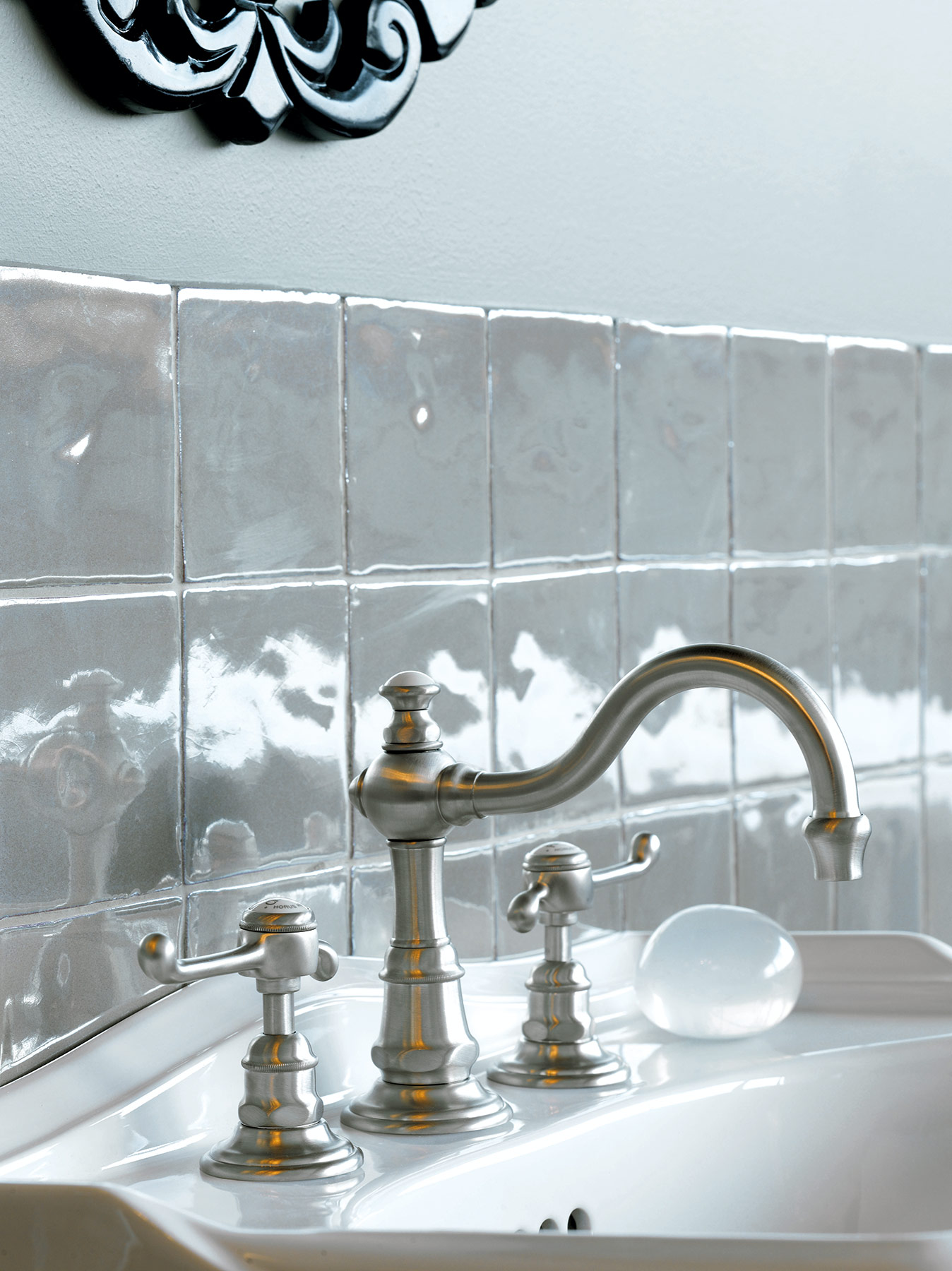 Traditional Montmartre Deck Mount Faucet