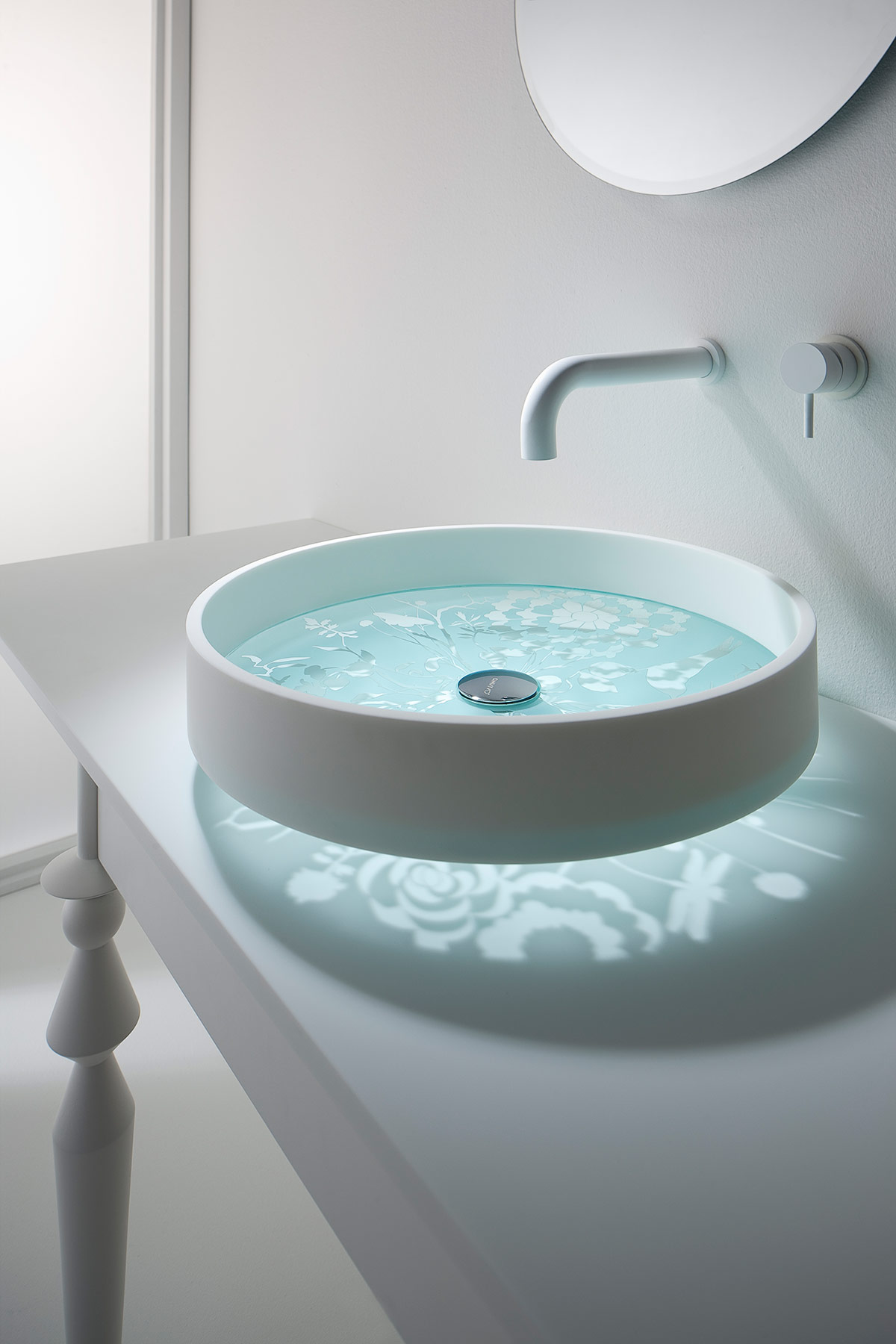 Modern Motif Countertop Washbasin