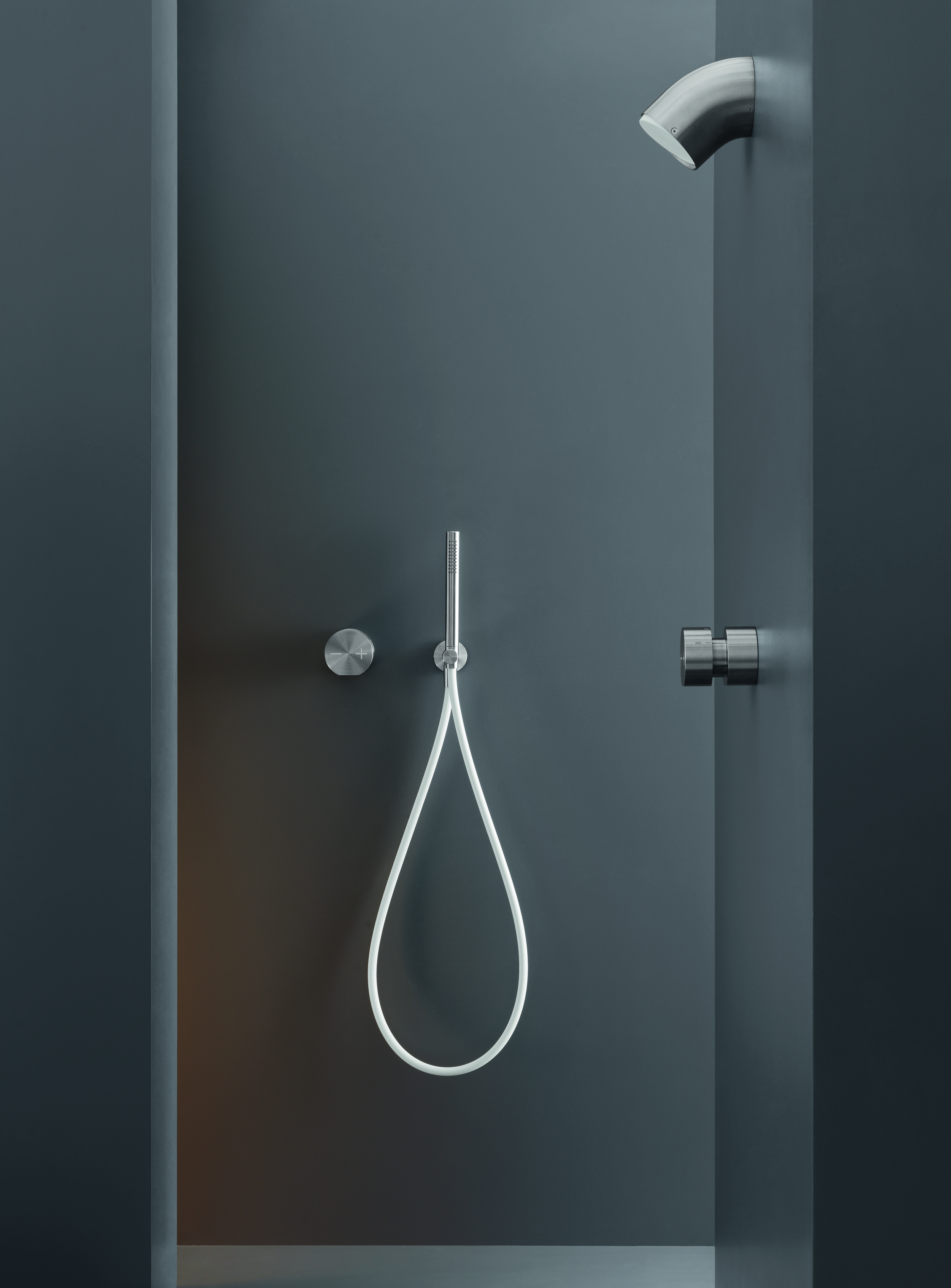 Modern Neutra-Free Wall Mount Shower Set