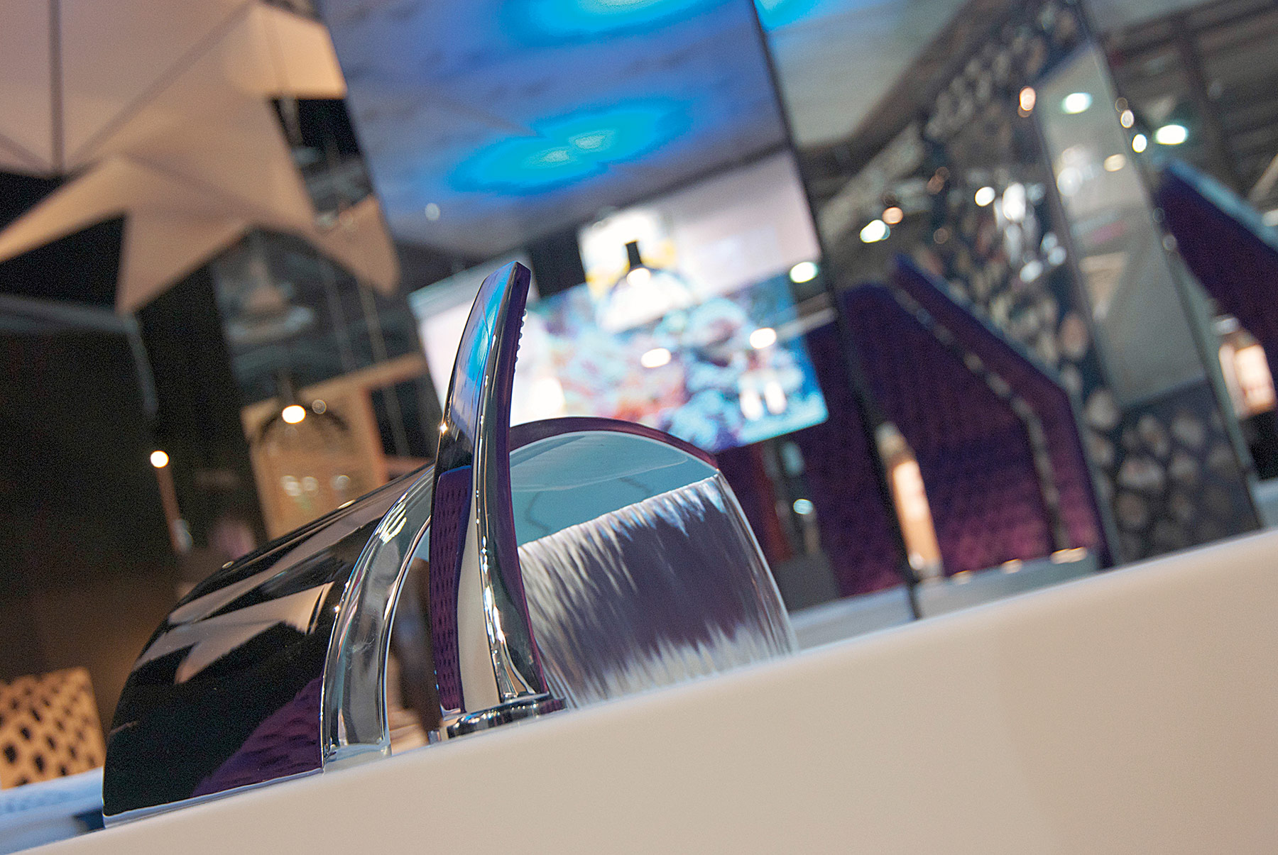 Modern New Wave Deck Mount Tub Filler