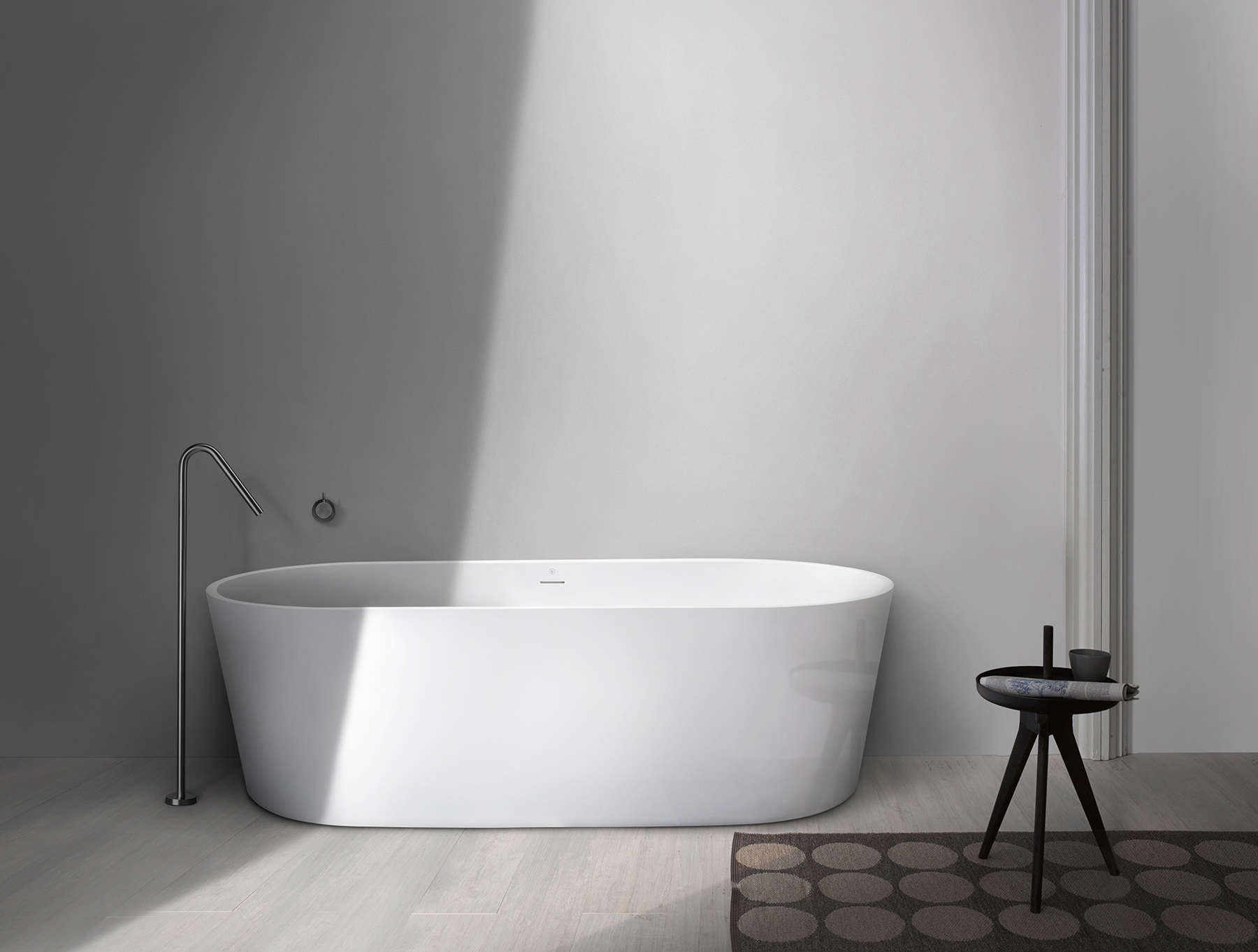 Modern Pisa Freestanding Oval Bathtub